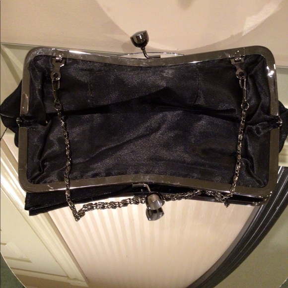 🛍️2 for $35🛍️⬇️Price Drop⬇️Evening black organza clutch with 2 chainlinks - Picture 4 of 9
